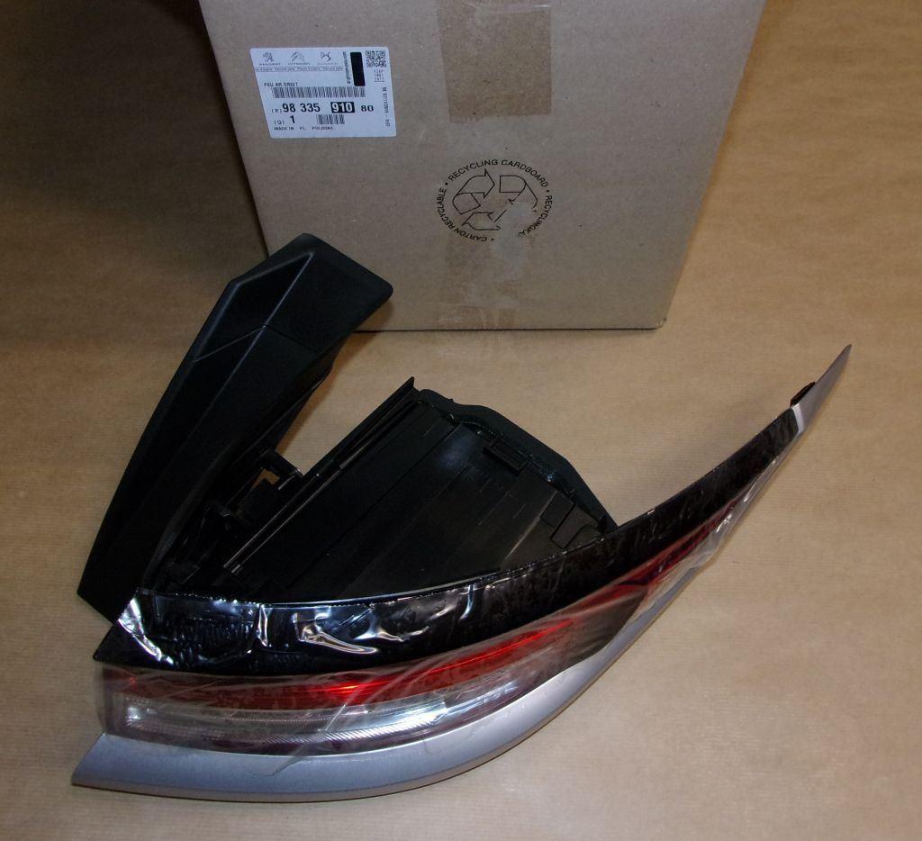 FEU ARRIERE CITROEN DS3 CROSSBACK DROITE 9833591080.