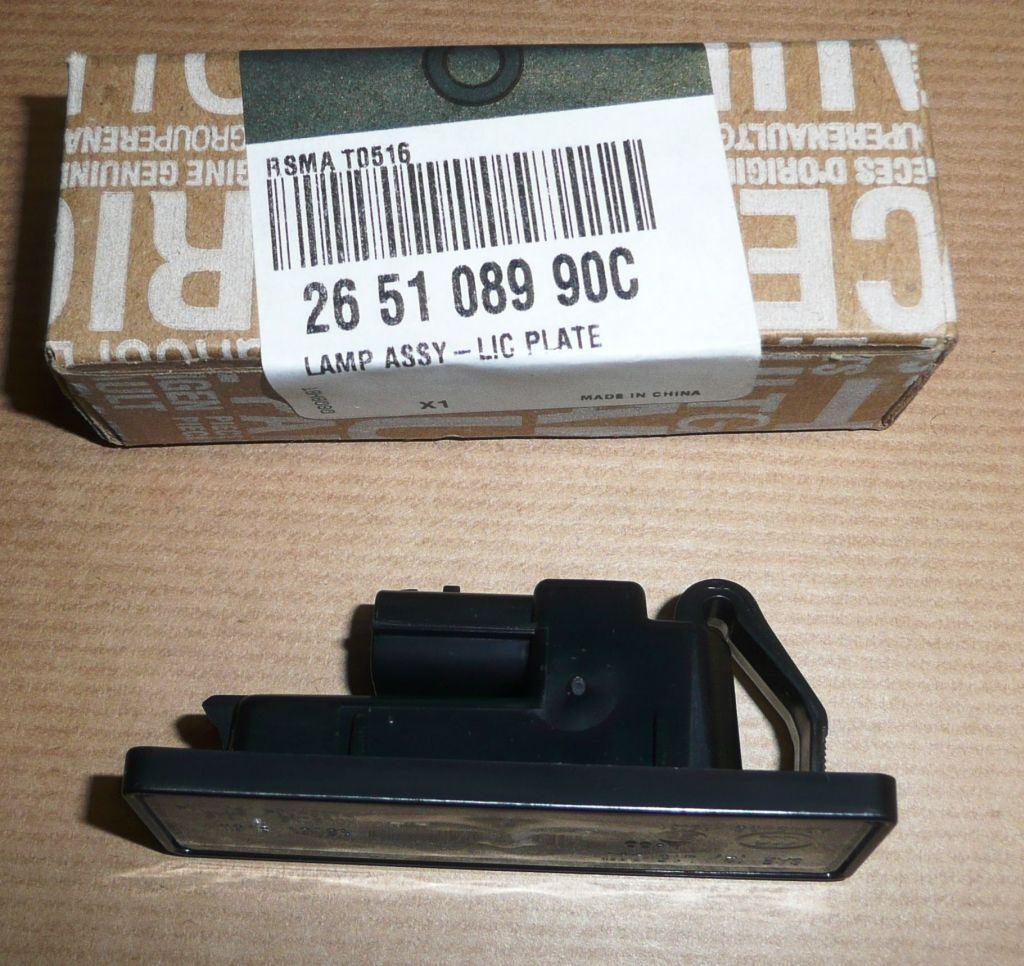 VEILLEUSE DE PLAQUE.RENAULT TRAFIC III 265108990C.
