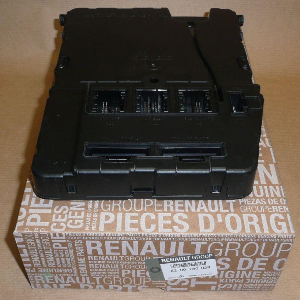 BOÎTE A FUSIBLES RENAULT MEGANE II 8200780028.