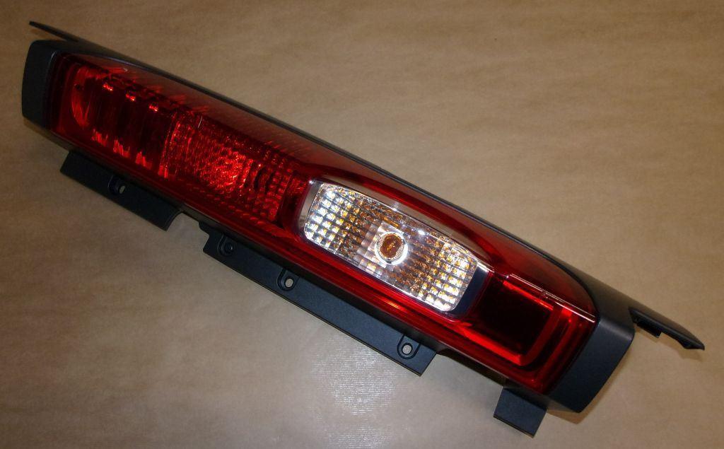 FEU ARRIERE RENAULT TRAFIC II DROITE 265A10109R.