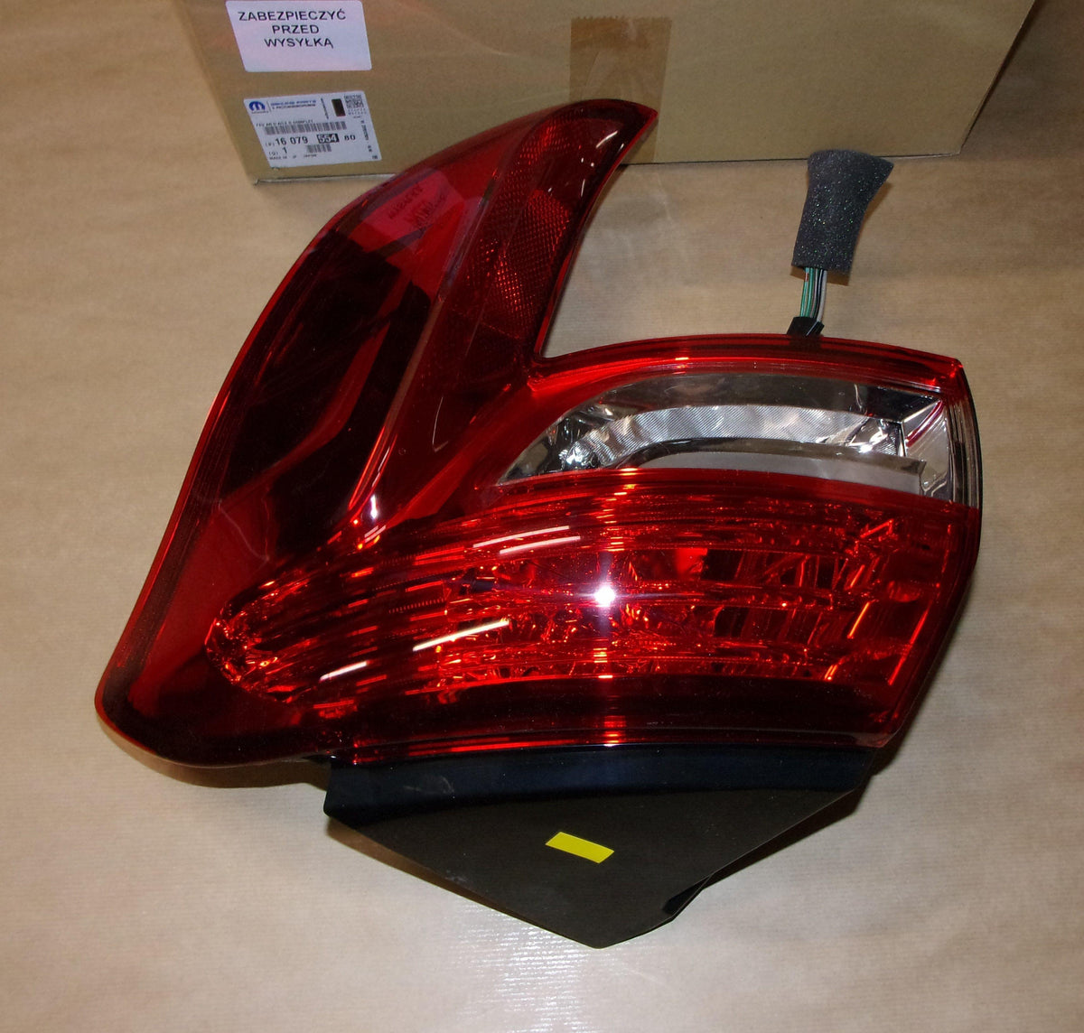 FEU ARRIERE CITROEN C4 AIRCROSS DROITE 1607955480.