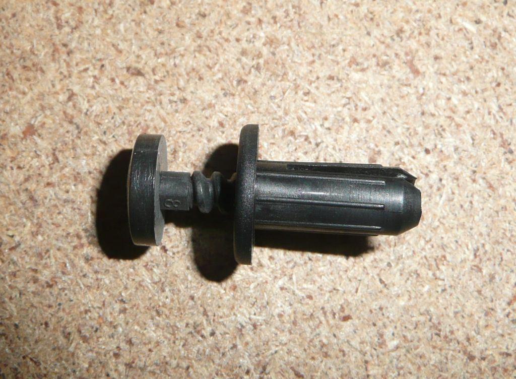 AGRAFE DE PANNEAU DE BORD.CITROEN C5 II 6991.F0 6991F0.