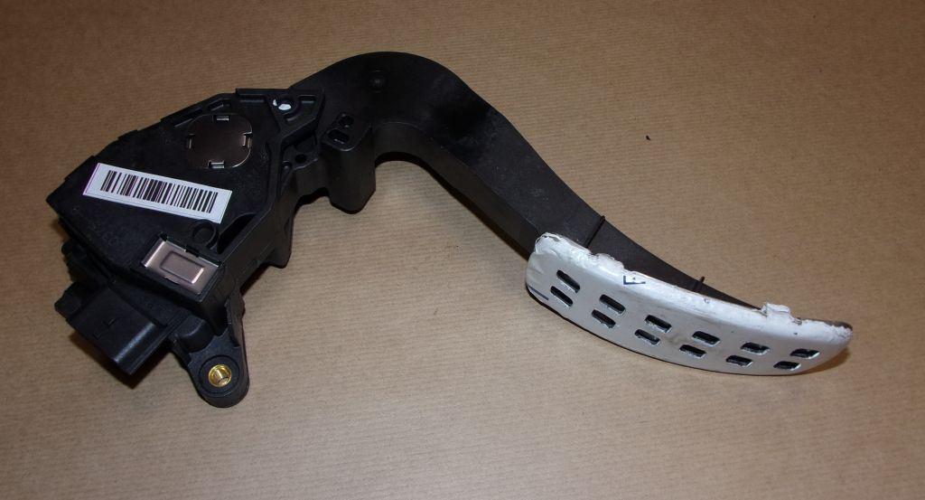 PEDALE D'ACCELERATEUR RENAULT MEGANE IV 180024040R.