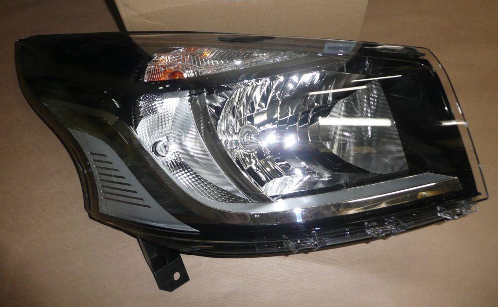 PHARES RENAULT TRAFIC III DROIT 260101161R.