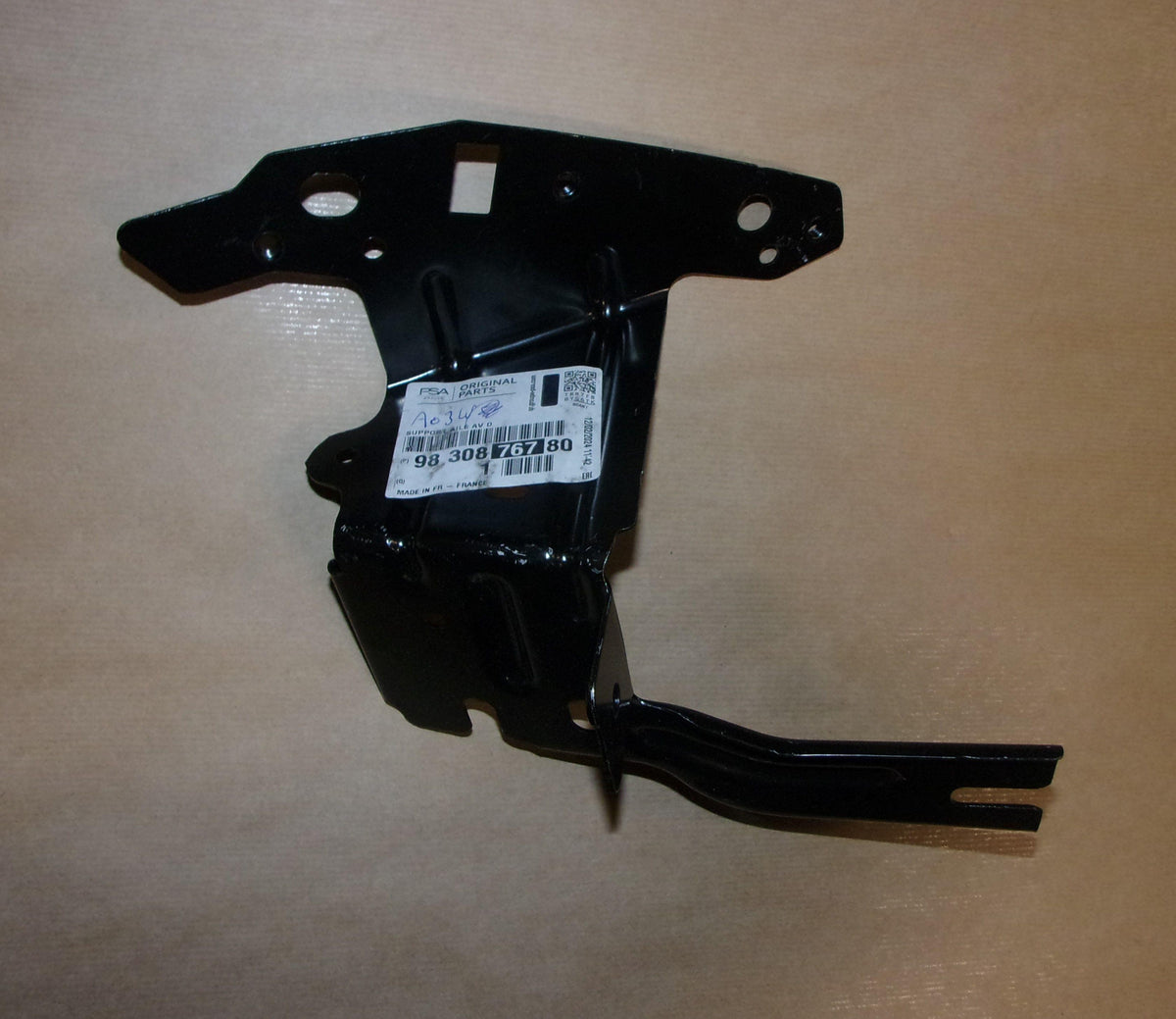 SUPPORT DE GARDE-BOUE PEUGEOT 2008 AVANT DROIT 9830876780.