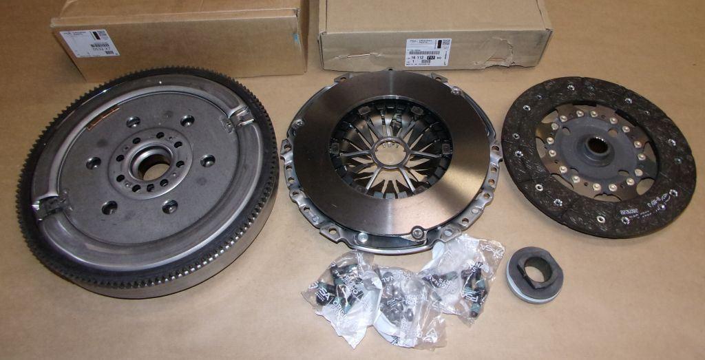VOLANT MOTEUR BI-MASSE+EMBRAYAGE CITROEN C4 2. 1628938980.