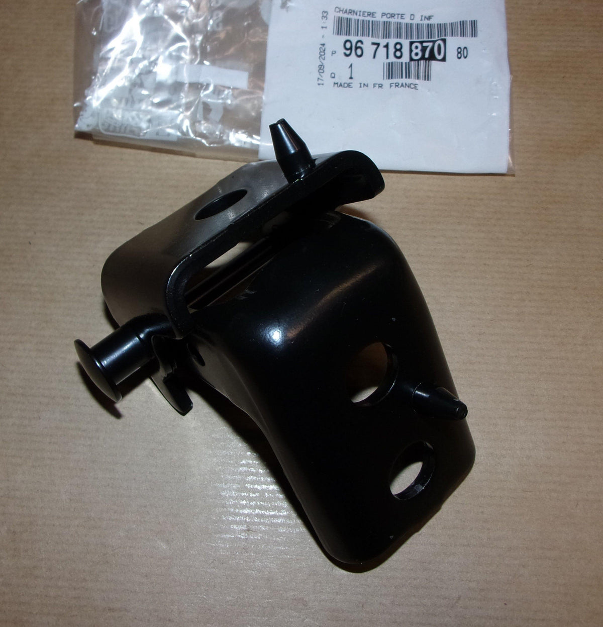 CHARNIERE DE PORTE CITROEN C3 III AVANT DROIT 9671887080.