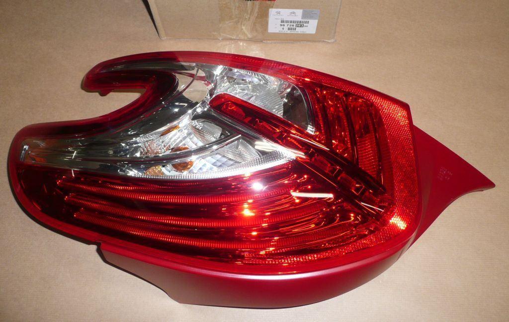 FEU ARRIERE PEUGEOT 208 DROITE 9672628380.