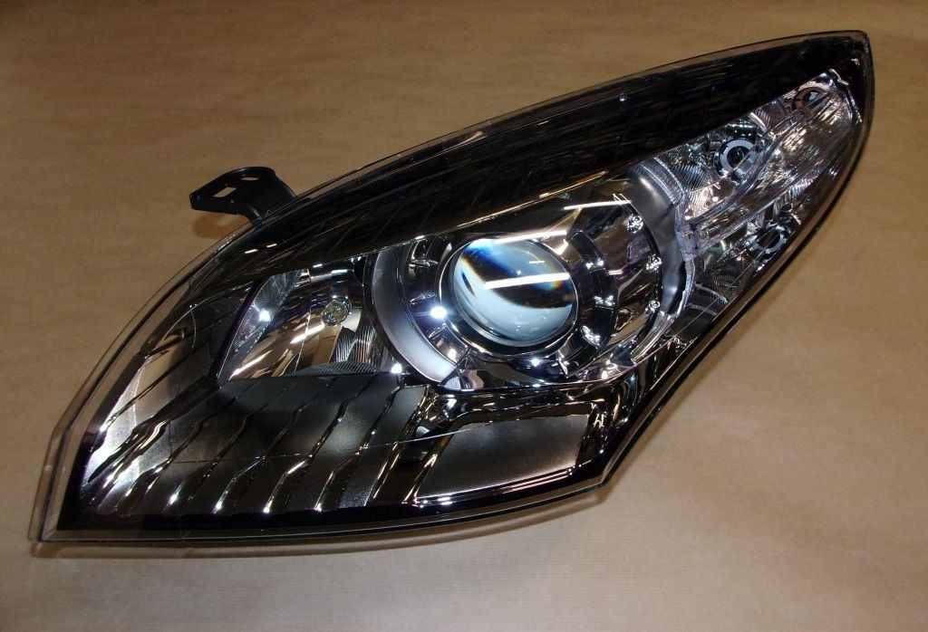 PHARES RENAULT MEGANE III GAUCHE XENON 260606389R.