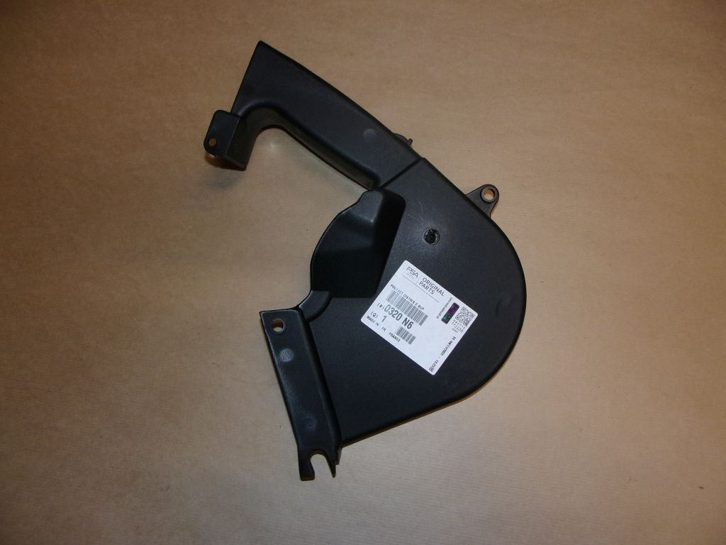 Carter de distribution d’origine PSA — Citroën / Peugeot 2.0HDI 8V droit supérieur — 0320N6 — photographie de la pièce