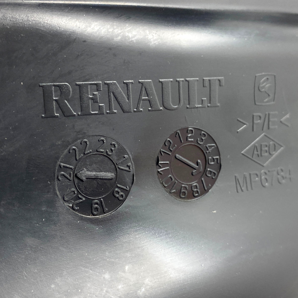 Pièce d'origine Pare-boue avant droit pour Dacia 638402753R