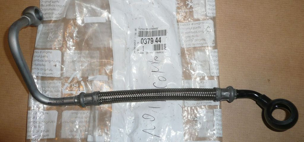 Conduite de lubrification de turbo d’origine PSA — Citroën / Peugeot 2.0HDI 16V 136 ch alimentation — 037944 — photographie de la pièce d’origine