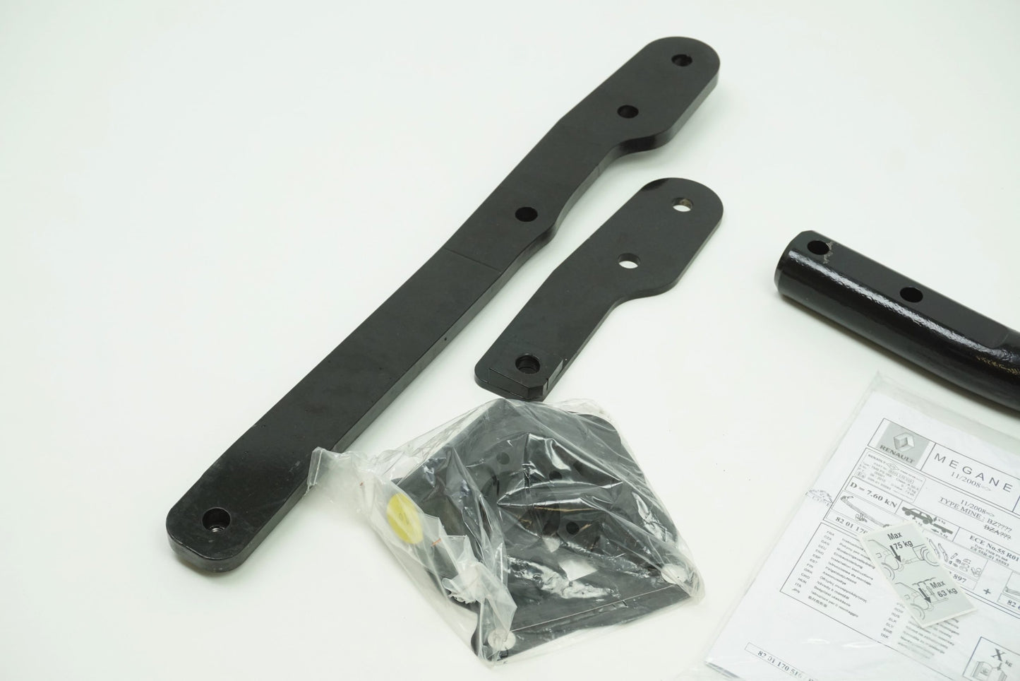 Pièce d'origine Kit de montage d'attelage pour Renault Megane III 8201153897