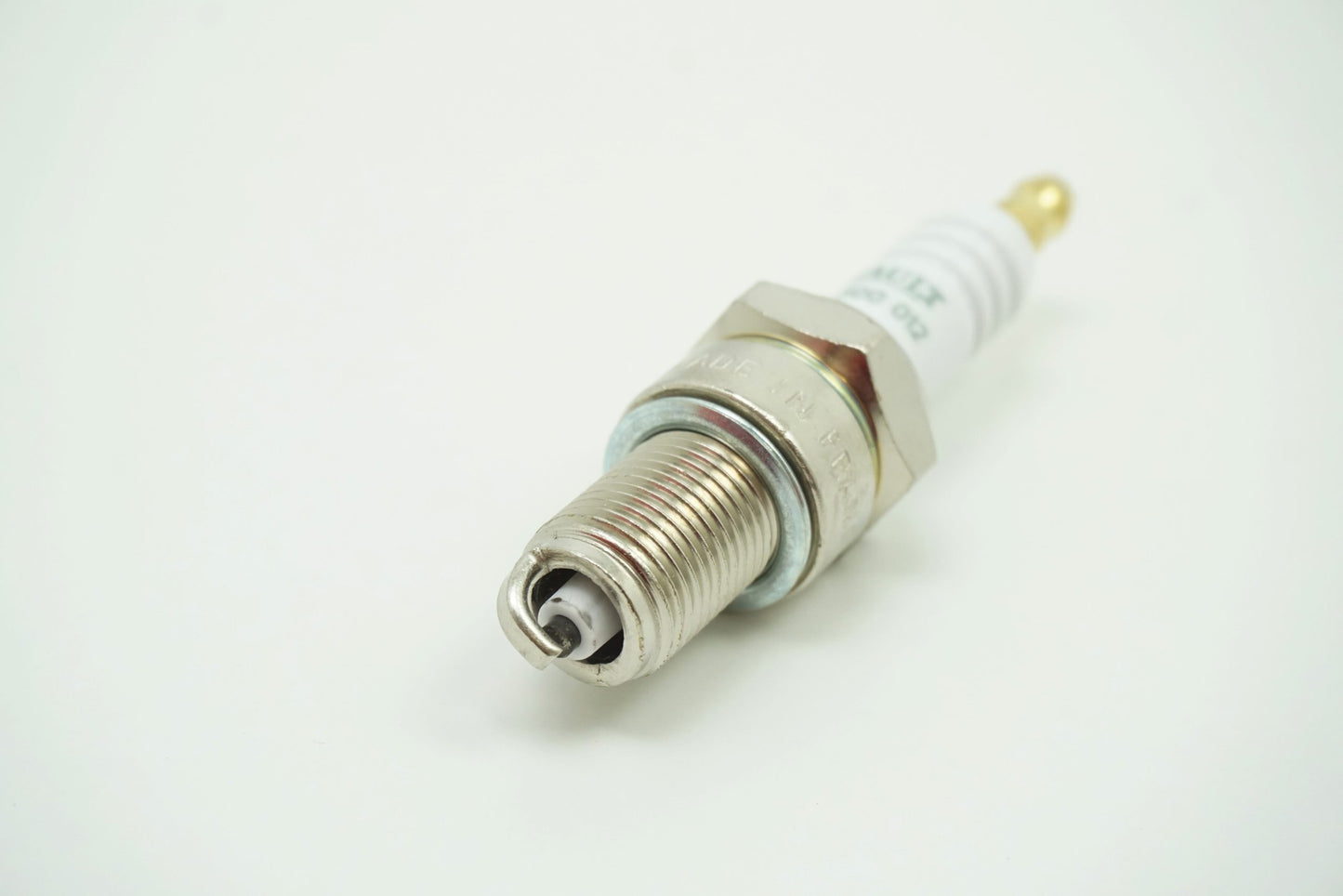 Pièce d'origine Bougie d'allumage pour Renault Dacia 7700500012