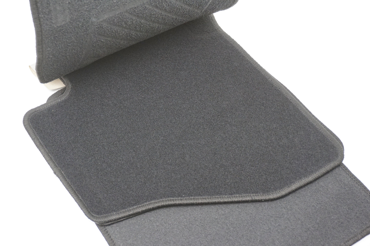 Pièce d'origine Tapis de sol neuf pour Renault Alaskan 8201704720
