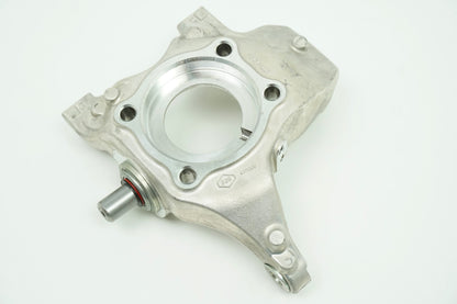 Pièce d'origine Fusée d'essieu avant gauche pour Renault Clio III RS 7701208961
