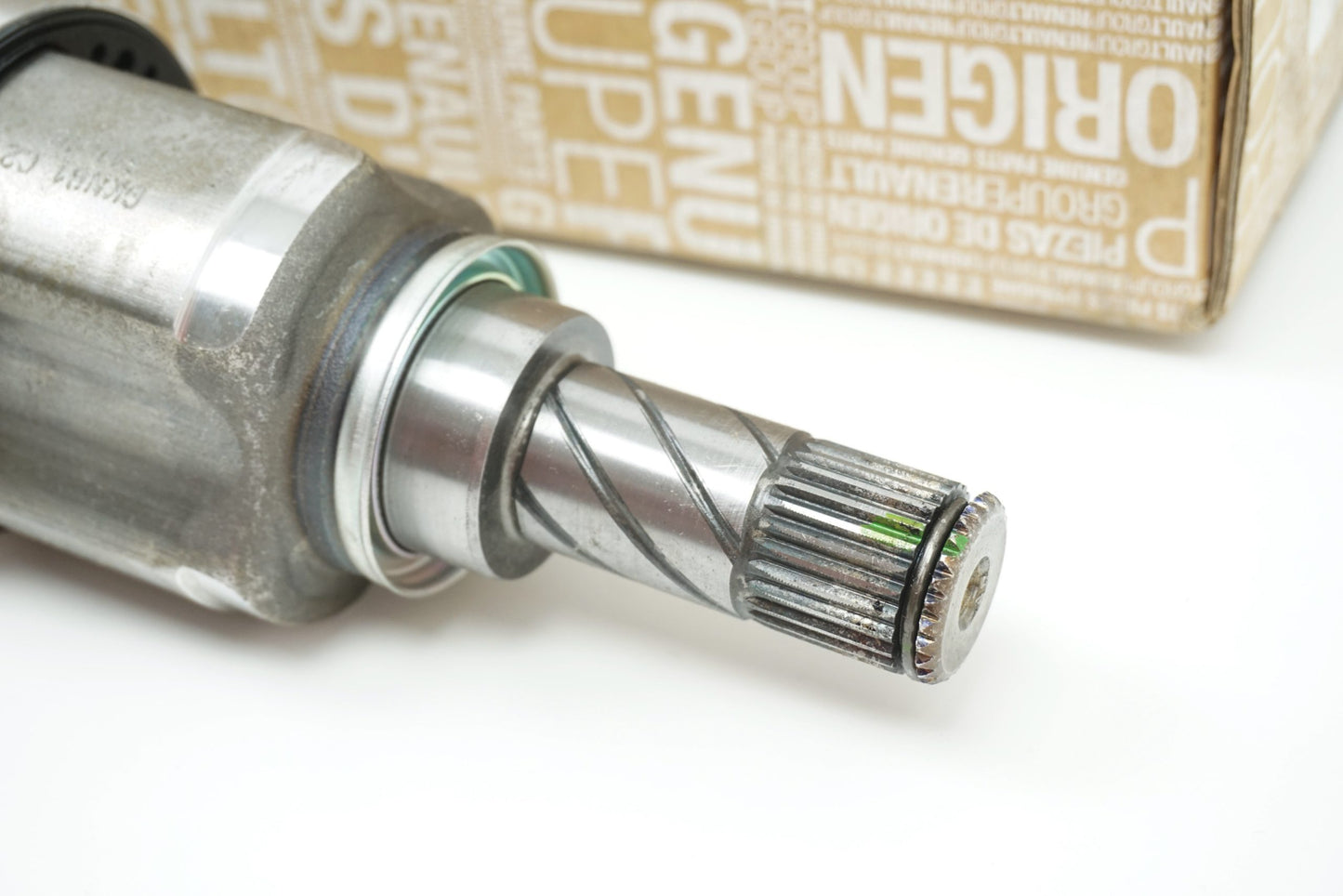 Pièce d'origine Cardan gauche neuf pour Renault Kangoo II 391017096R