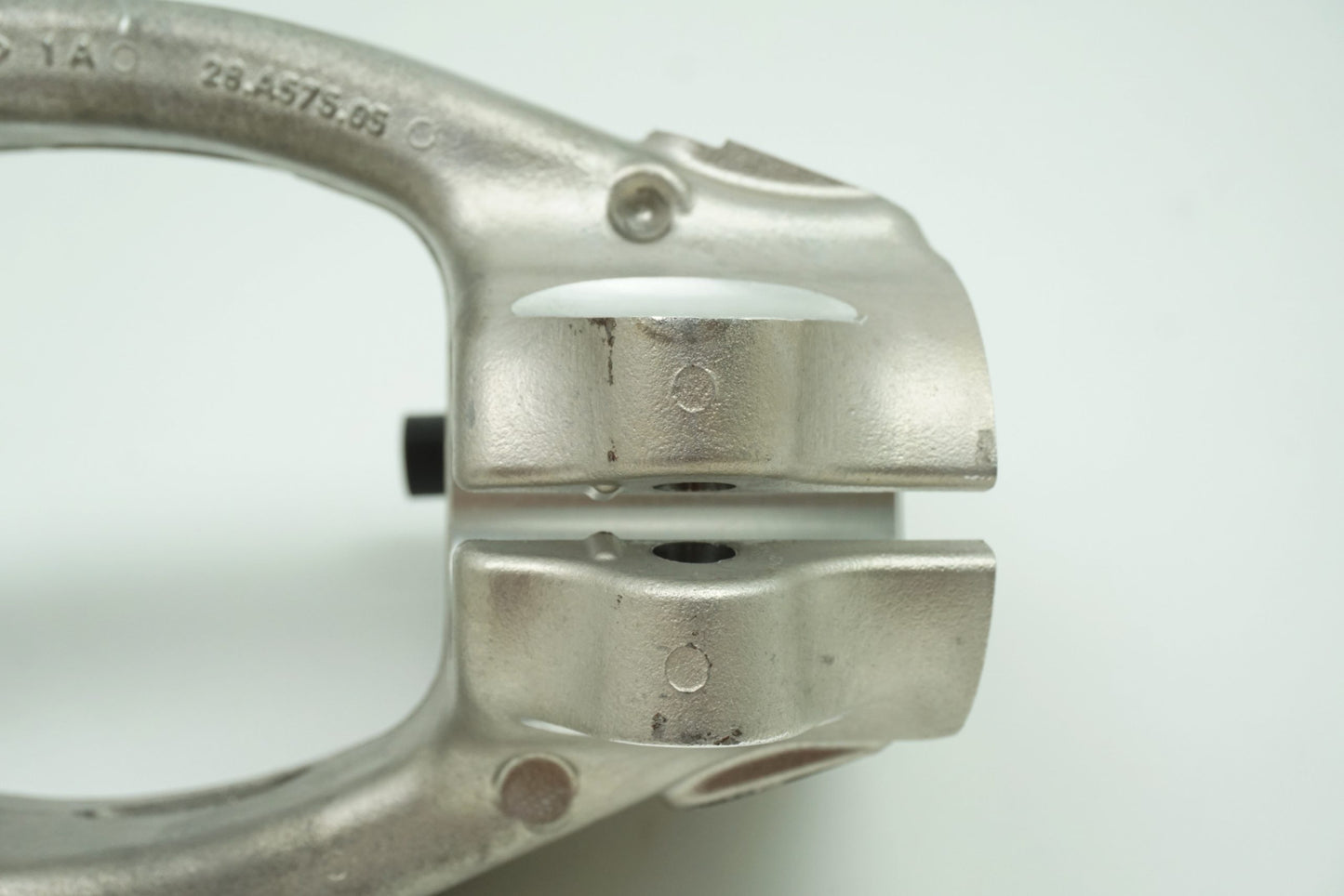 Pièce d'origine Fusée d'essieu avant gauche pour Renault Megane III RS 400119927R