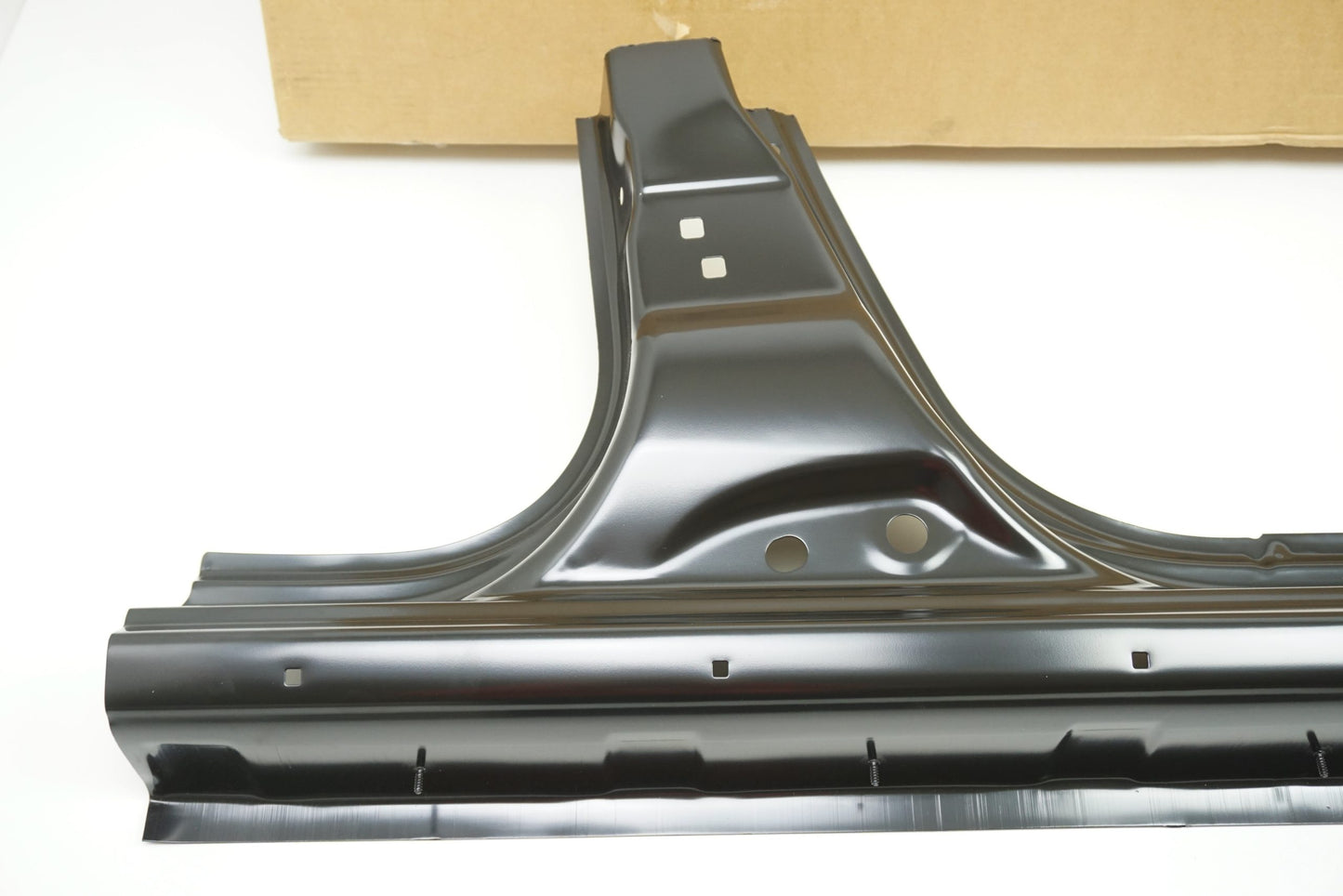 Pièce d'origine Bas de caisse avant droit neuf pour Dacia Duster 781160242R