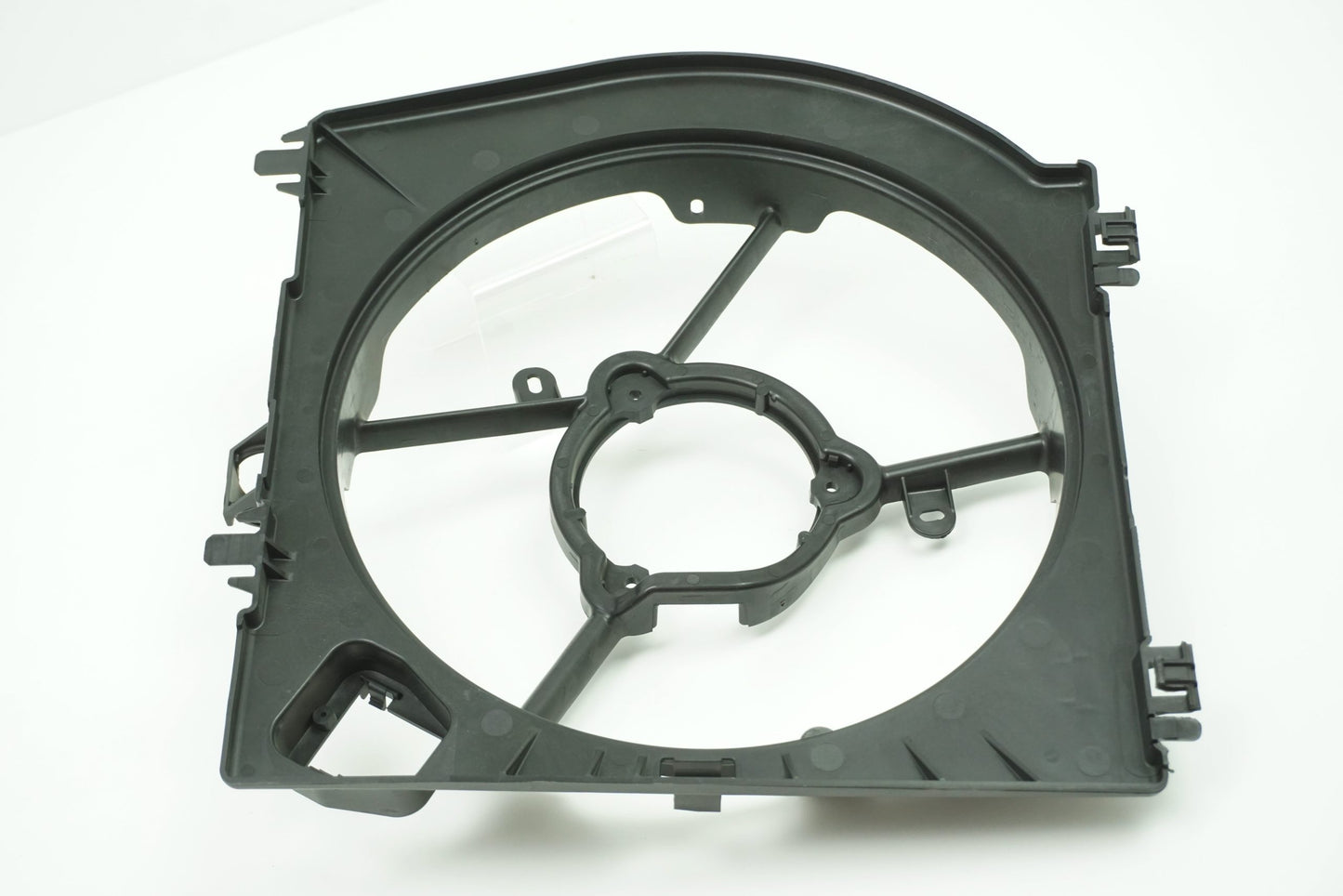 Pièce d'origine Carter de ventilateur pour Renault Twingo II 7701067979