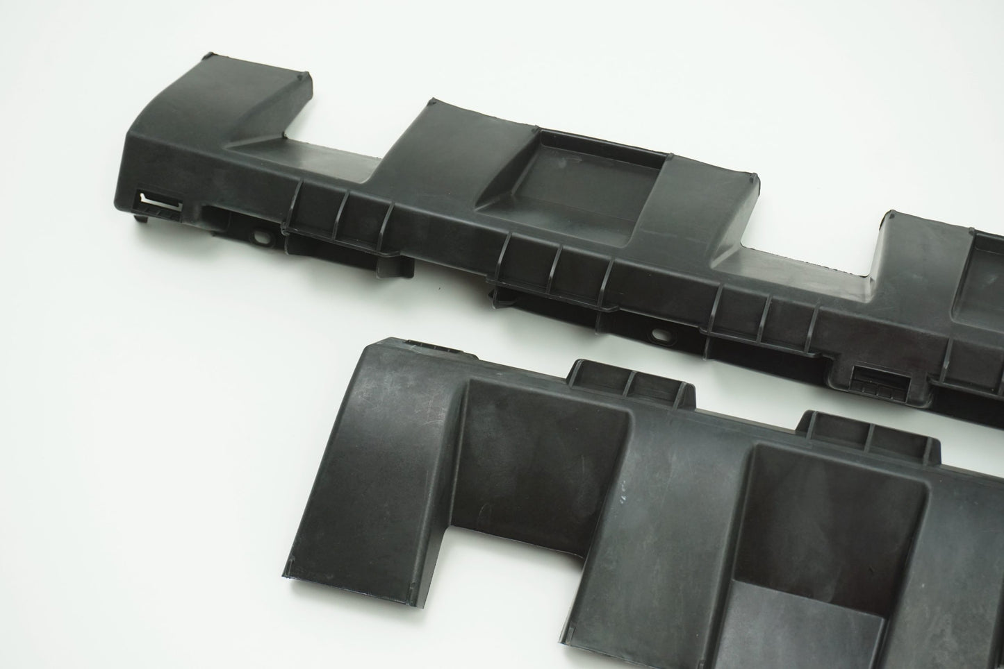 Pièce d'origine Support de renfort de baguette de bas de caisse neuf pour Dacia Duster I 764580718R