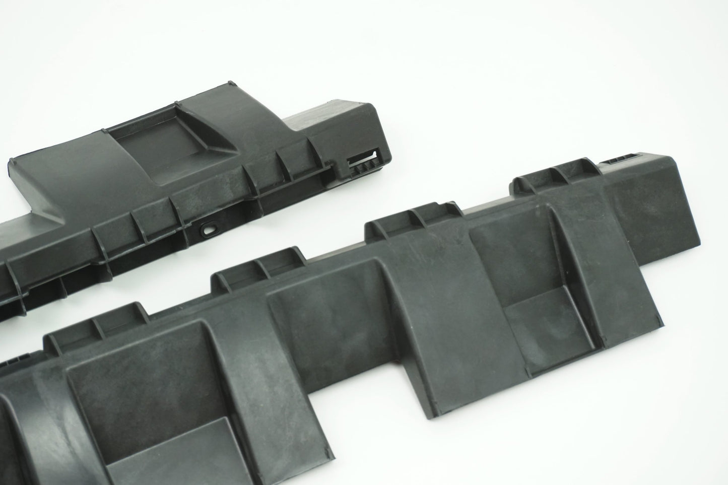 Pièce d'origine Support de renfort de baguette de bas de caisse neuf pour Dacia Duster I 764580718R