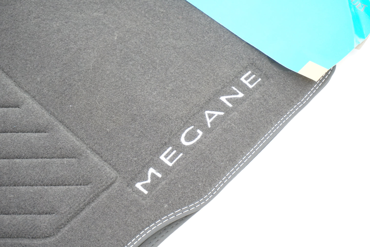 Pièce d'origine Tapis de sol en velours pour Renault Megane III 749024302R