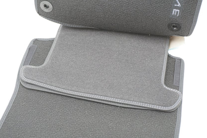 Pièce d'origine Tapis de sol en velours pour Renault Megane III 749024302R