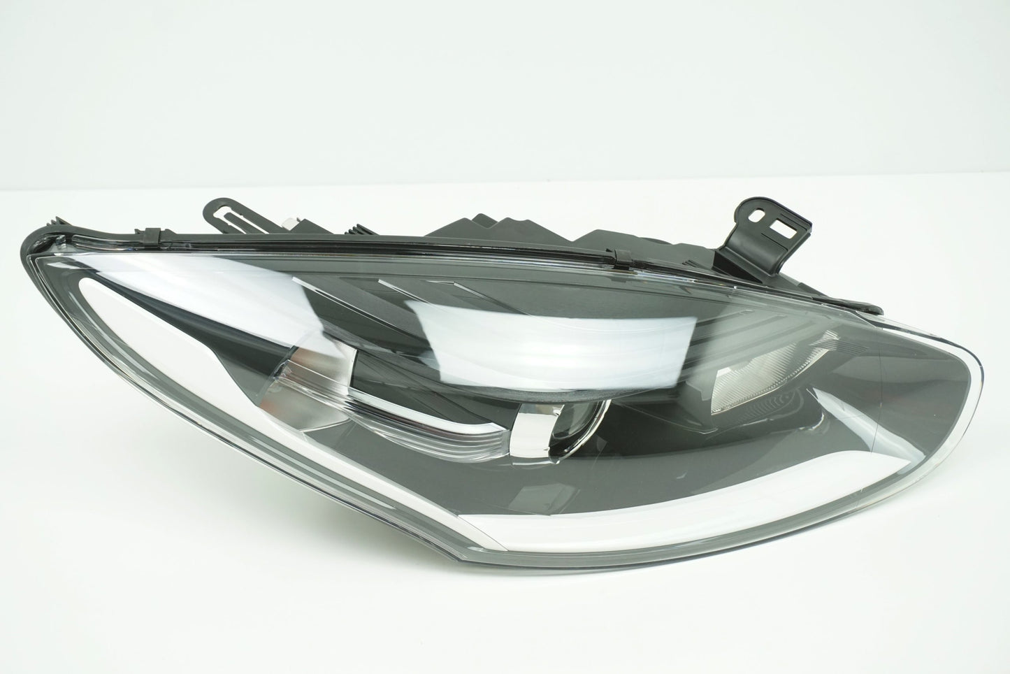 Pièce d'origine Phare avant droit pour Renault Mégane III 260105997R