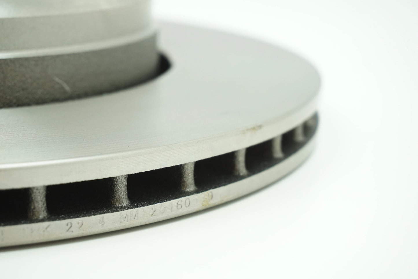 Pièce d'origine Disque de frein arrière pour BMW Série 5 E60 8660003907