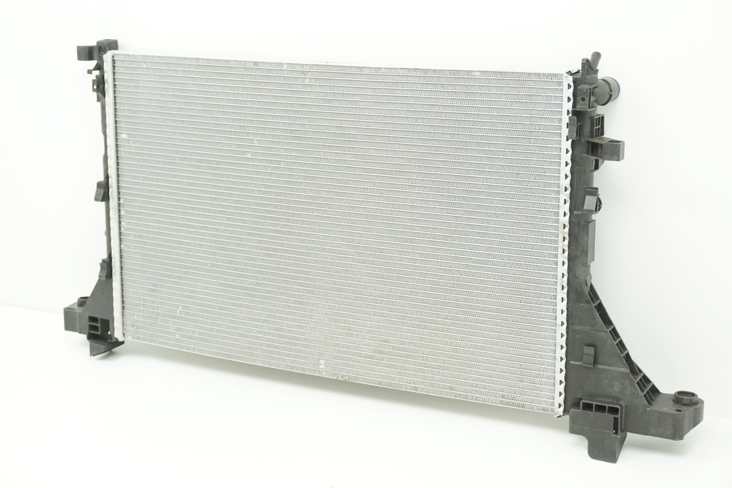 Pièce d'origine Radiateur moteur pour Renault Master III 8660005526