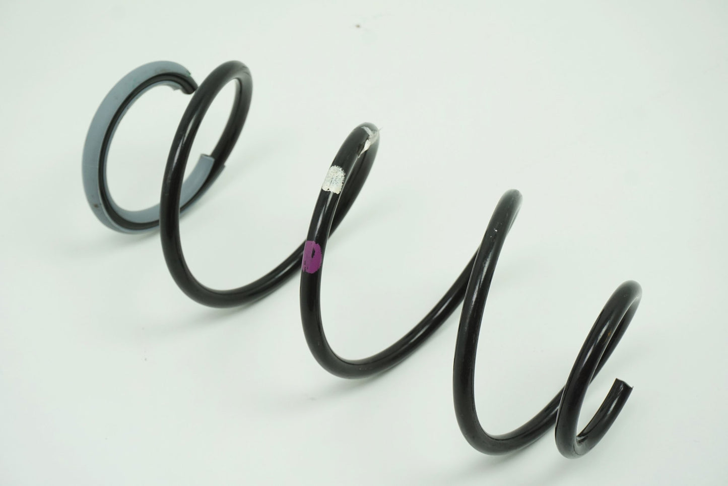 Pièce d'origine Ressort de suspension avant pour Renault Clio III 540103892R