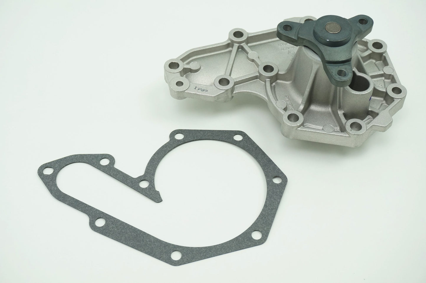 Pièce d'origine Pompe à eau pour Renault Clio II 210107370R