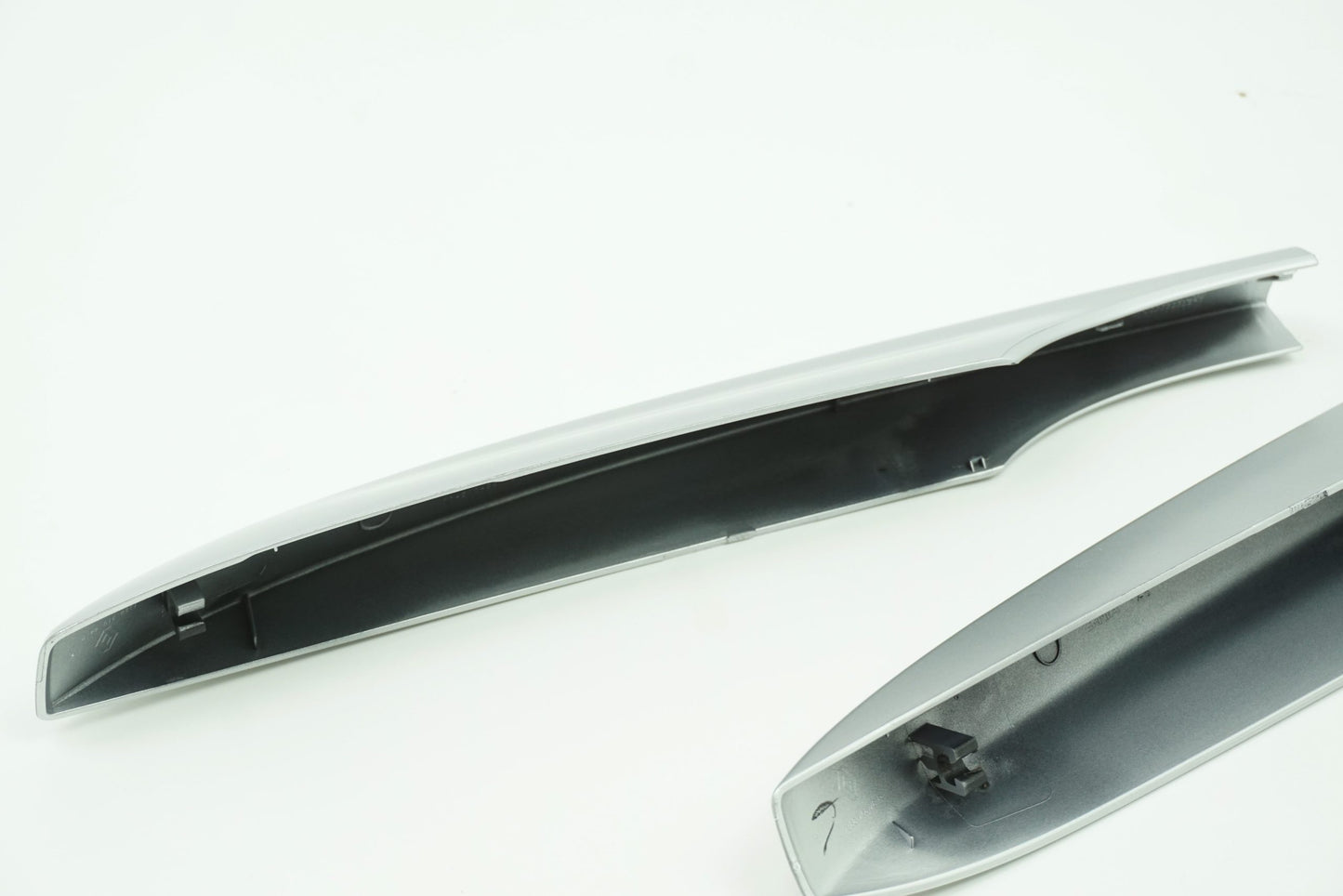 Pièce d'origine Caches plastique de barres de toit pour Renault Megane III Estate 738755664R