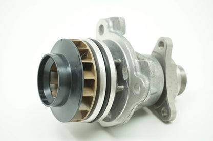 Pièce d'origine Pompe à eau pour Renault Master III 210105857R