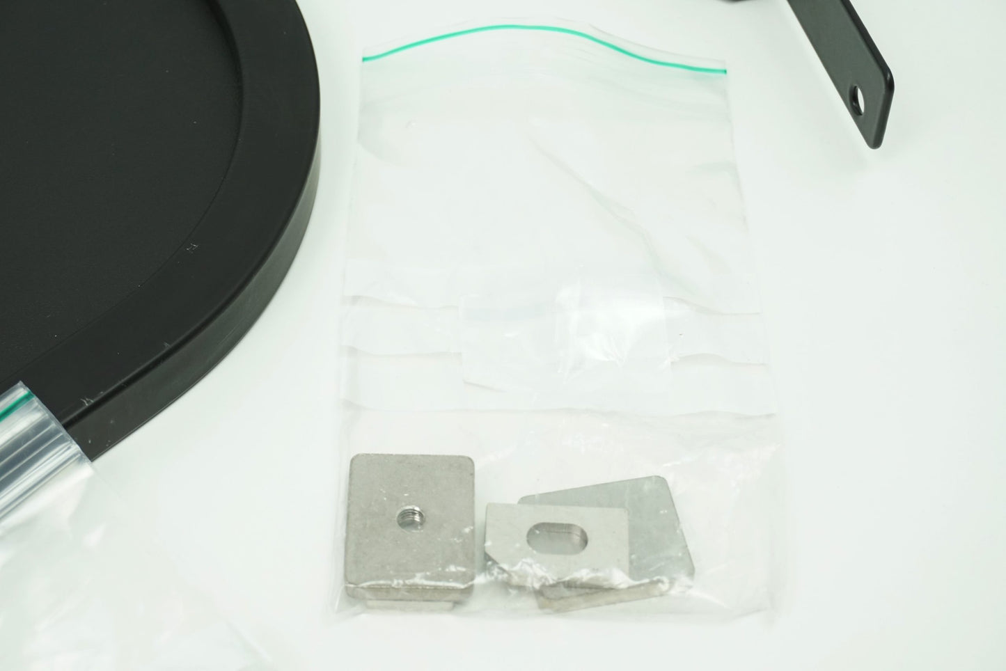 Pièce d'origine Grille de séparation de chargement avec limiteur de charge pour Nissan Navara D23 8201704723
