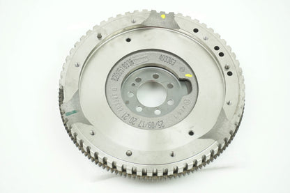 Pièce d'origine Volant moteur pour Renault Megane III 1.5 123009797R