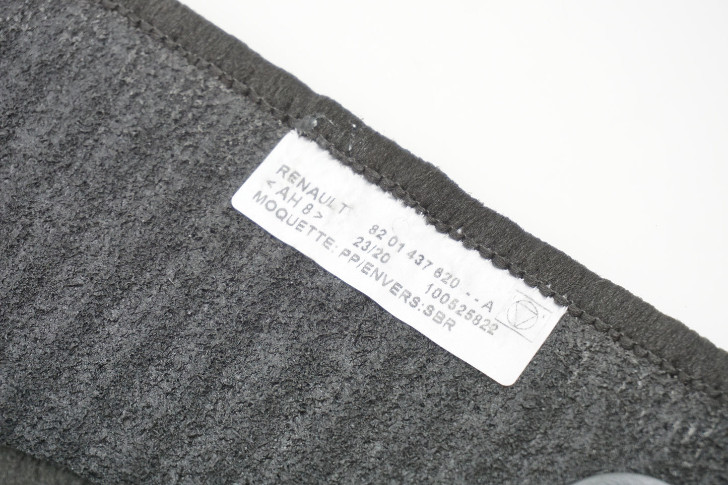 Pièce d'origine Tapis de sol velours pour Renault Trafic III 8201437620
