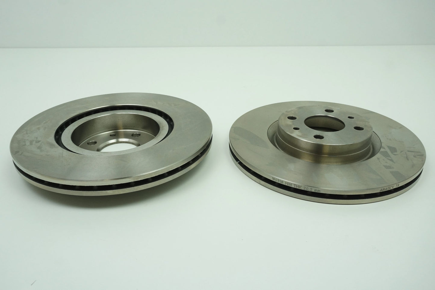 Pièce d'origine Disques de frein avant pour Fiat Doblo Bravo Croma 8671000690