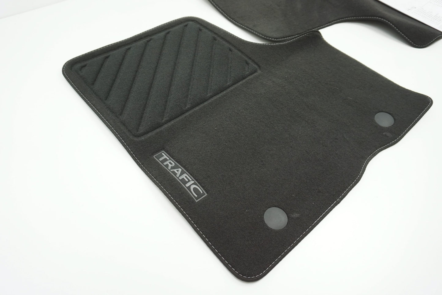 Pièce d'origine Tapis de sol en velours pour Renault Trafic III 8201437615