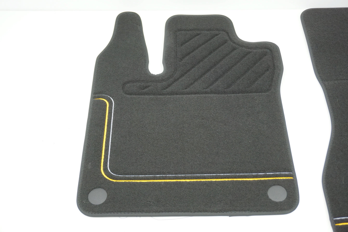 Pièce d'origine Tapis de sol en velours pour Renault Twingo III 8201723560