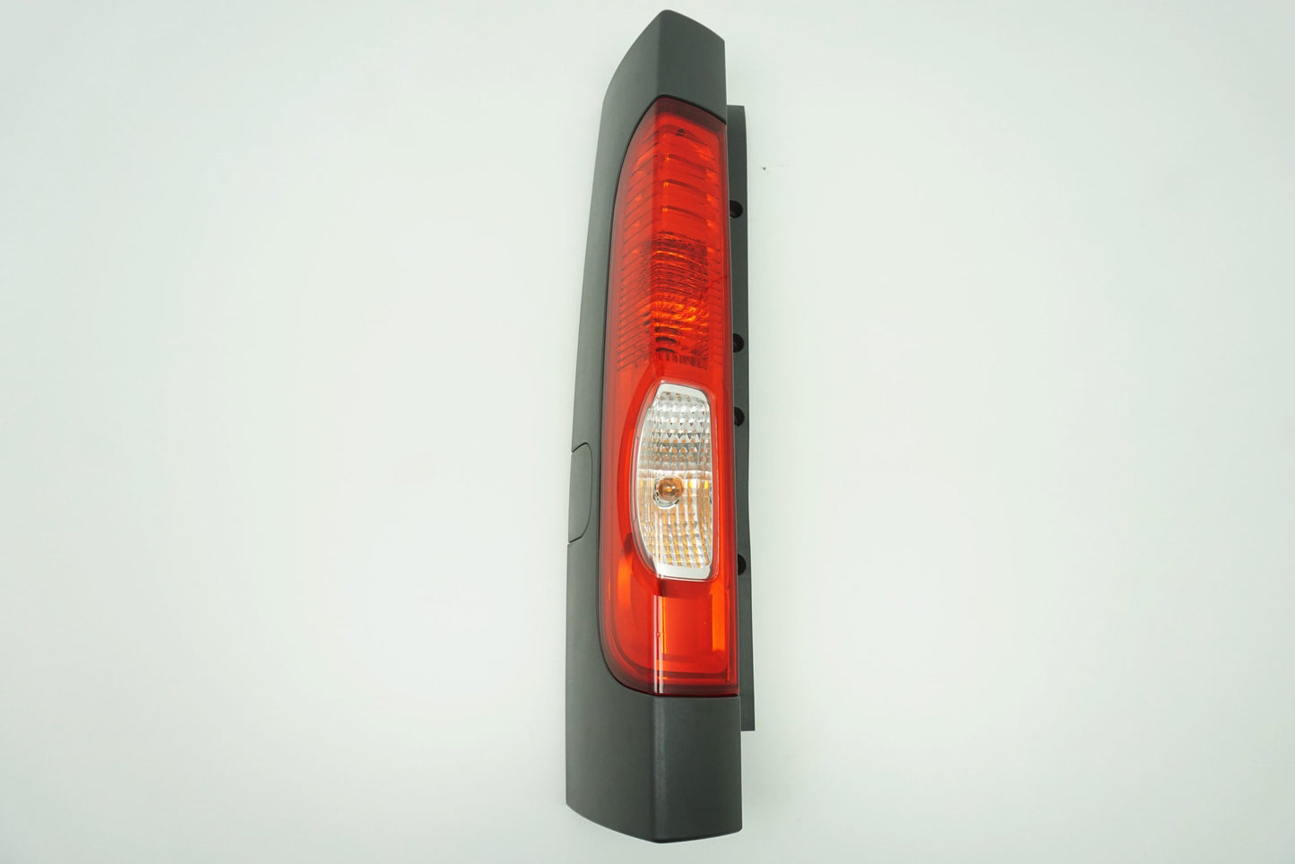 Pièce d'origine Feu arrière gauche pour Renault Trafic Nissan Primastar 265A60119R