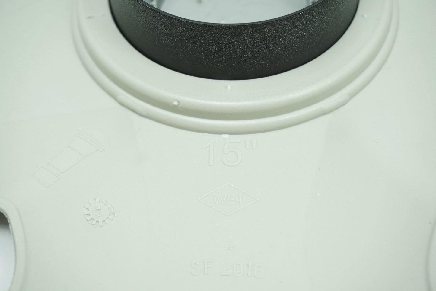 Pièce d'origine Enjoliveur de roue 15 pouces pour Renault 8201392434