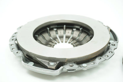 Pièce d'origine Kit d'embrayage pour Renault Clio IV 302055016R