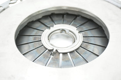Pièce d'origine Kit d'embrayage pour Renault Mascott 5001868260