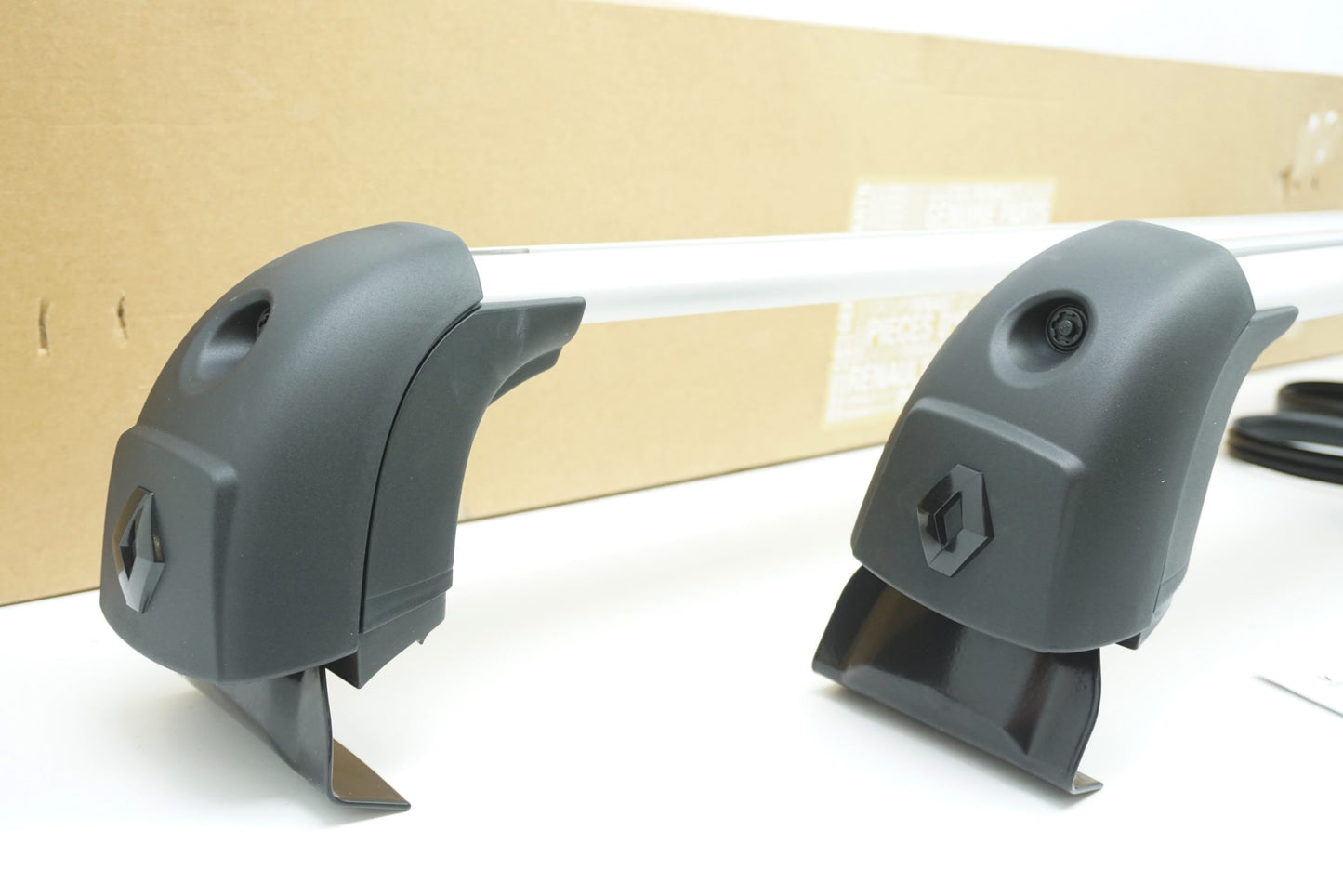 Pièce d'origine Barres de toit transversales aluminium pour Renault Clio V 8201720047