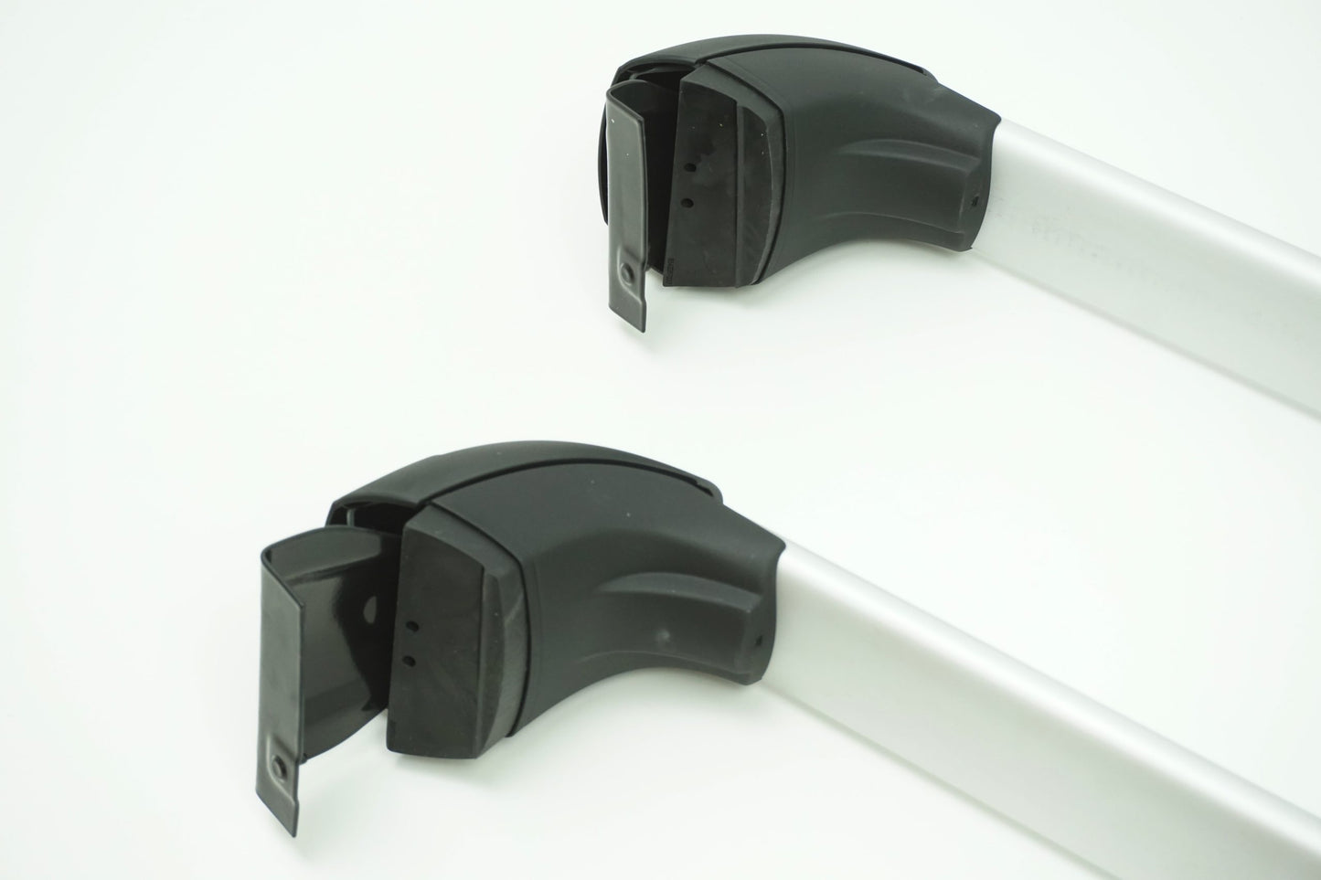 Pièce d'origine Barres de toit transversales aluminium pour Renault Clio V 8201720047