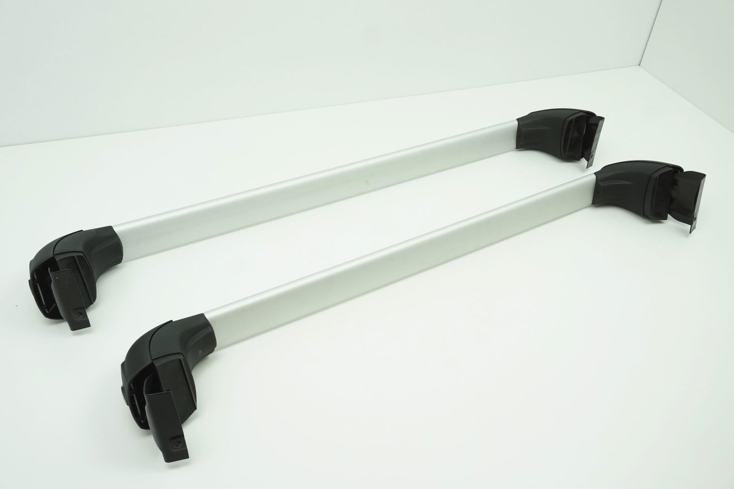 Pièce d'origine Barres de toit transversales aluminium pour Renault Clio V 8201720047