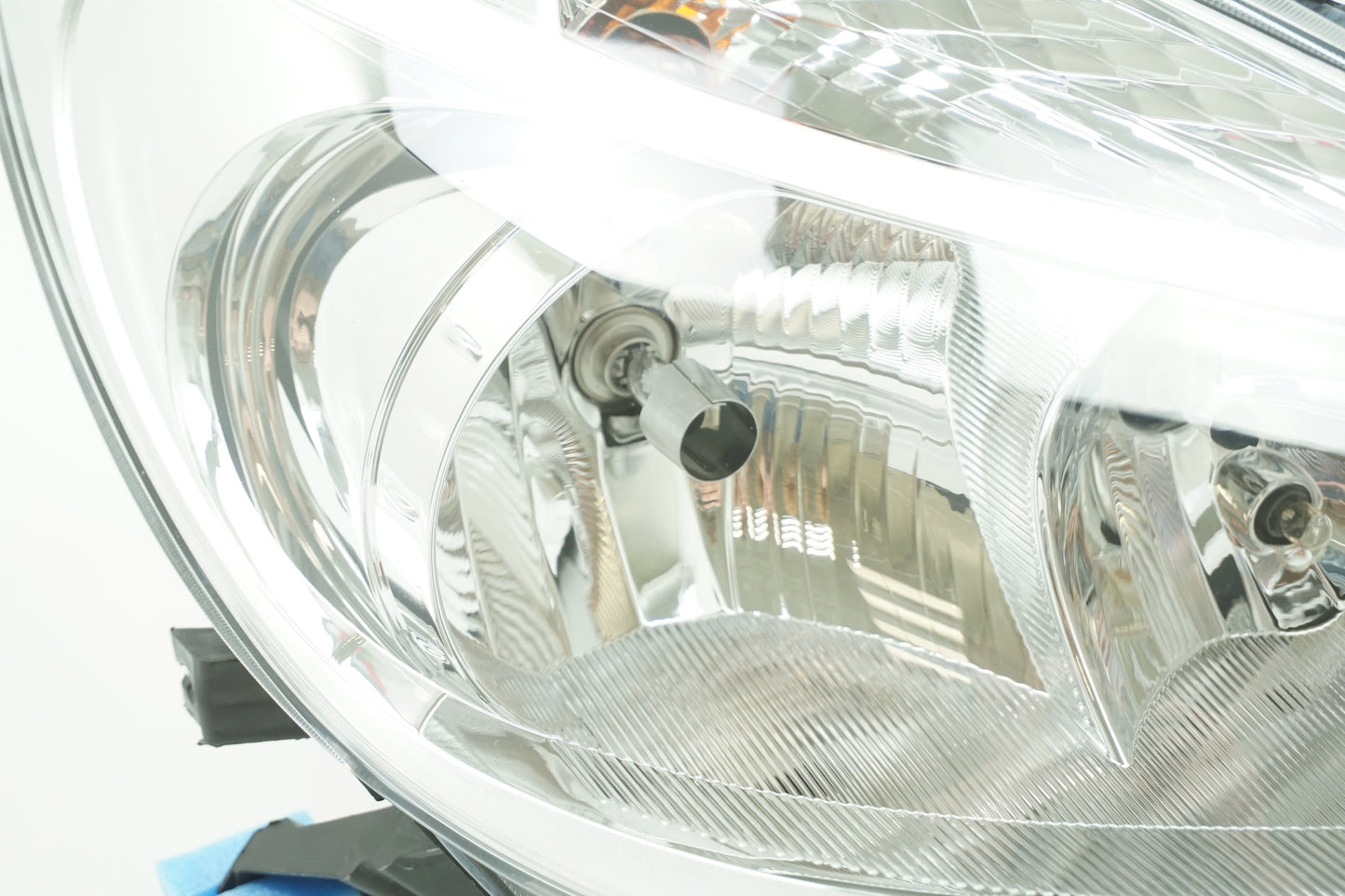 Pièce d'origine Phare avant pour Renault Clio III 260100203R