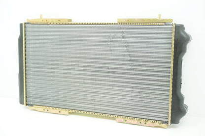 Pièce d'origine Radiateur moteur pour Renault Master II Trafic I 8660000446